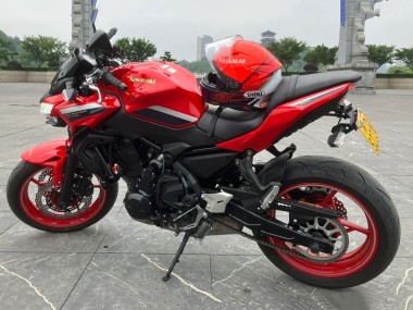 Carénages Moto Kawasaki Ninja Z650 2020-2023 - Rouge Noir