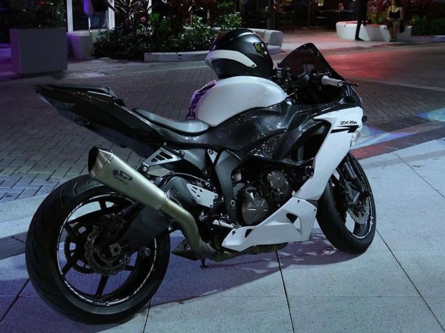 Carénages Moto Kawasaki ZX6R 2019-2022 - Blanc Noir Fibre de Carbone